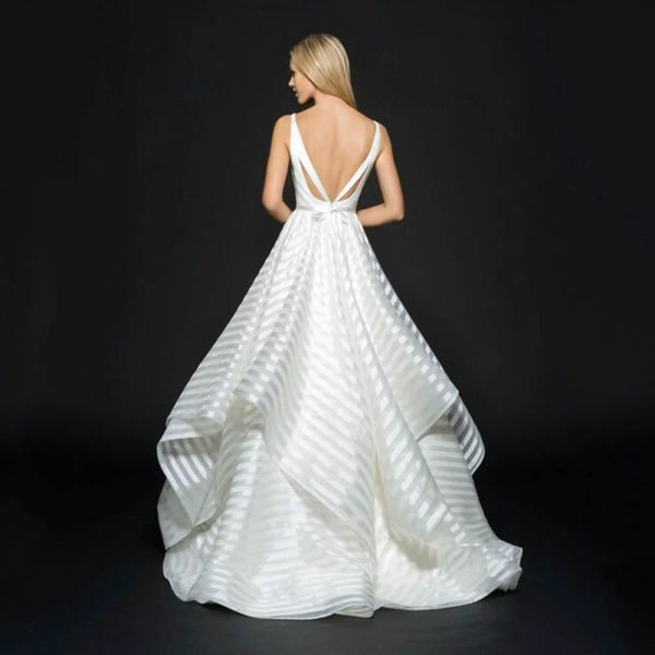 Backless Lace Mid Waist Small Train White Elegant Minimalist Maxi Wedding Dress Feminine Romantic Bridal Gown