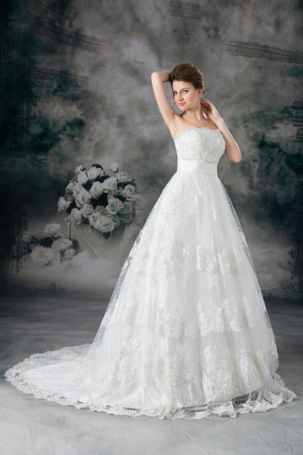 Ivory Elegant A-Line Strapless Floor-Length Chapel Lace Wedding Dresses