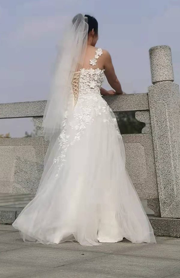 Lace Train Wedding Dress for Bride Aline Applique Bride Dress Long Tulle Off Shoulder Strapless