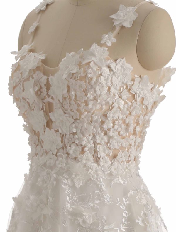 Lace Train Wedding Dress for Bride Aline Applique Bride Dress Long Tulle Off Shoulder Strapless